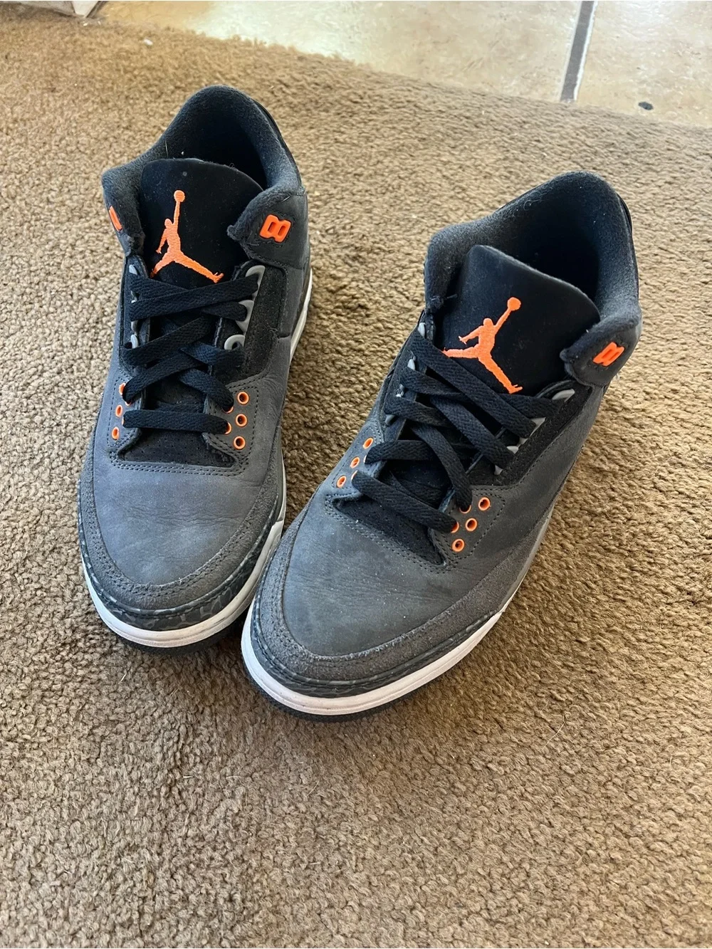 Nike Men’s Black and Orange Jumpman Low-Top Sneakers - no box